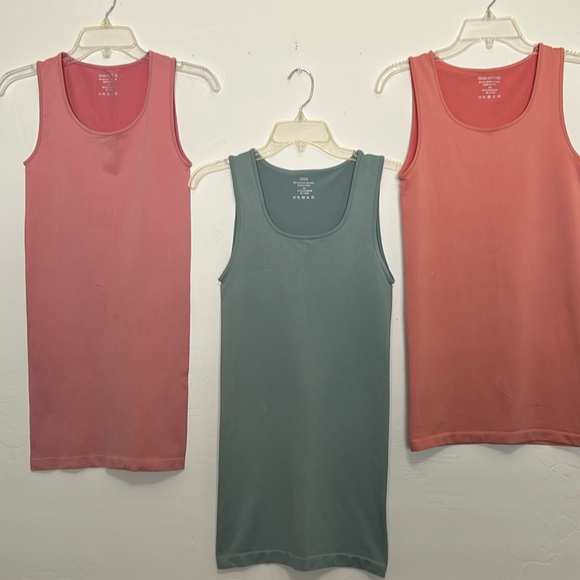 Zenana Outfitters Tops - (3) ZENANA Outfitters Long Tank
